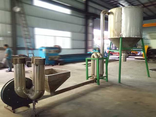 干燥機、吹風存料斗